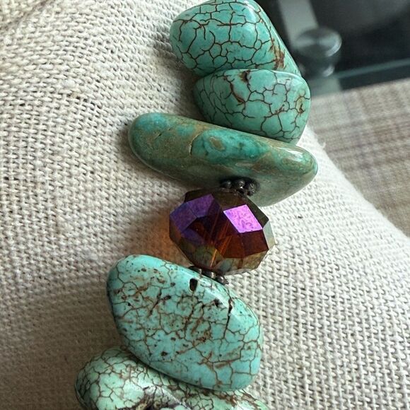 Turquoise Howlite, Agate & Faceted AB Crystals on Silver Tone Necklace. - Picture 5 of 8